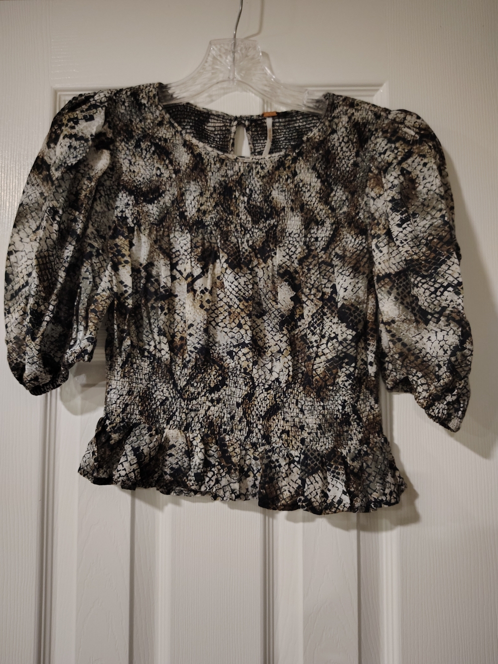 Free People Womens Black and Cream Snakeskin Print Puff Sleeve Top